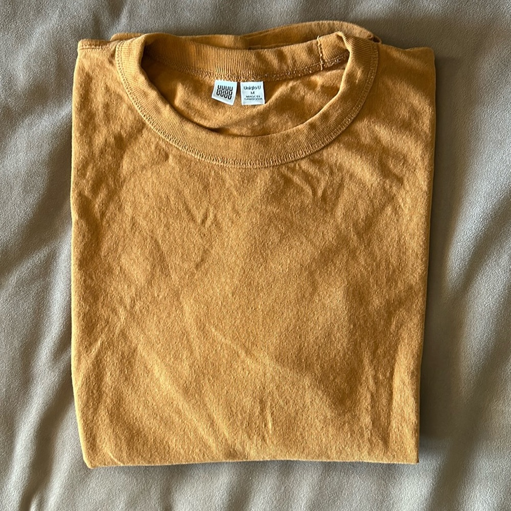 Uniqlo U mustard tee